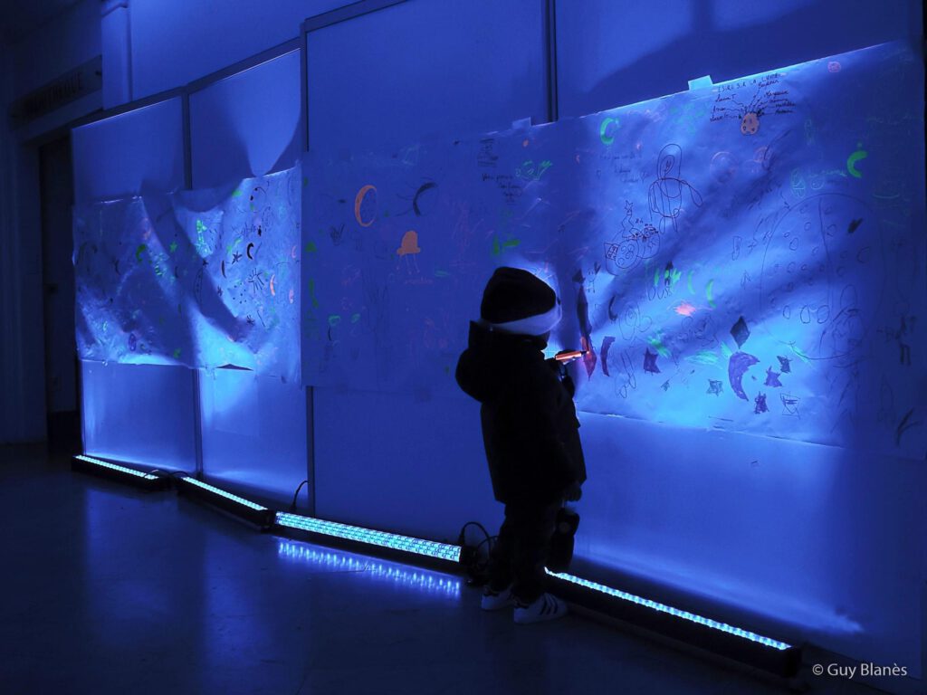 Photo de la Fête des lumières 2022, conception et réalisation des spectacles son et lumière par l'association scène sur loing