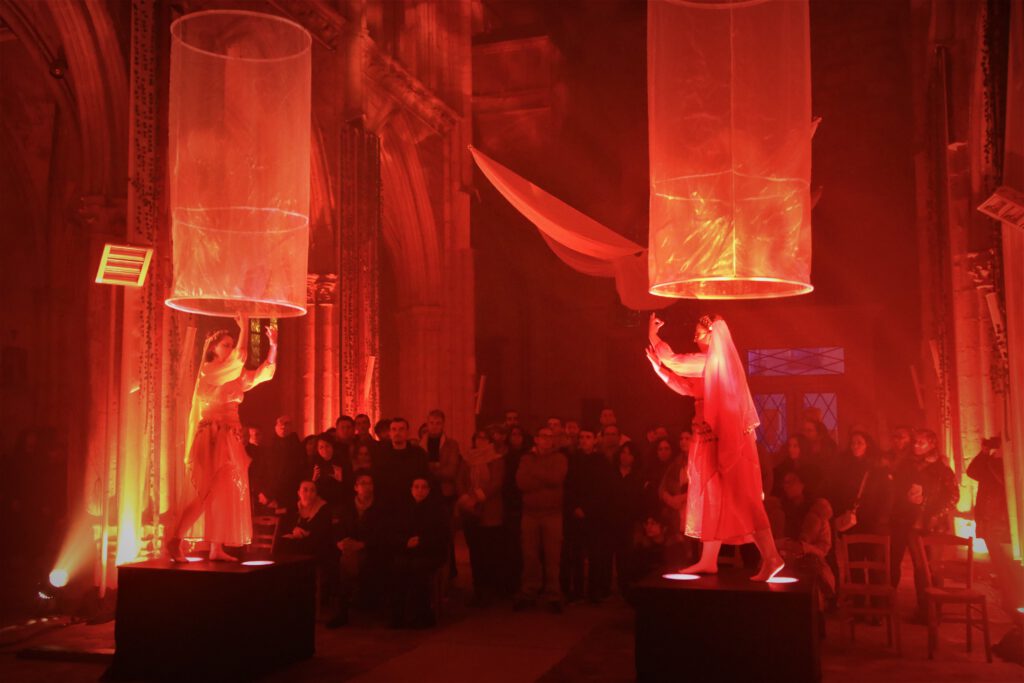 ELEMENTS - Son et lumière immersif dans une église produit et réalisé par l'association Scène Sur Loing