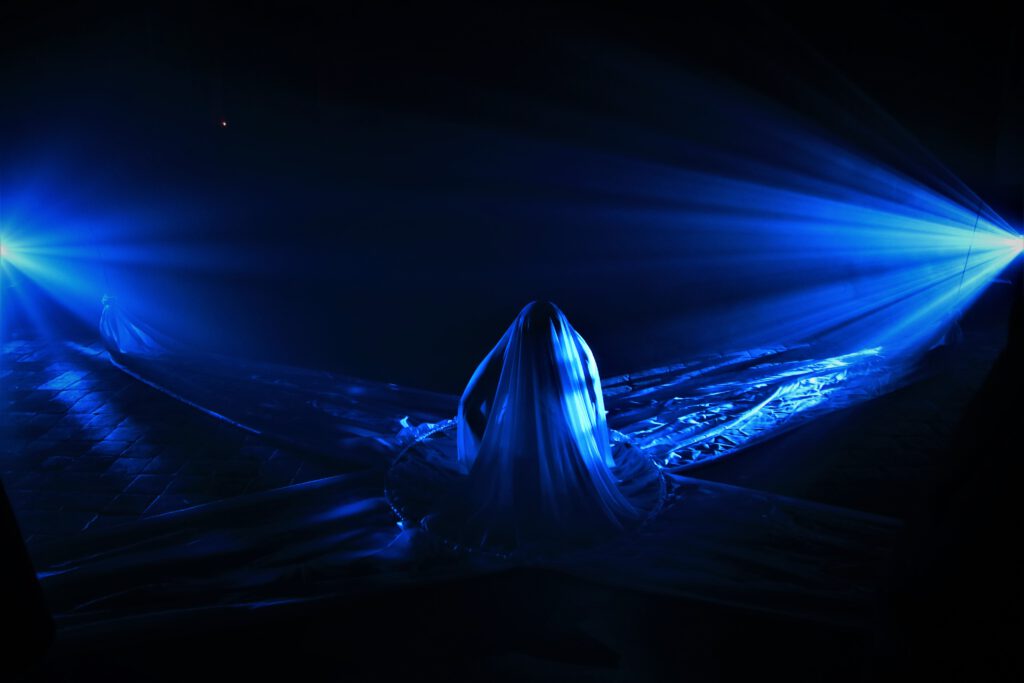 ELEMENTS - Son et lumière immersif dans une église produit et réalisé par l'association Scène Sur Loing