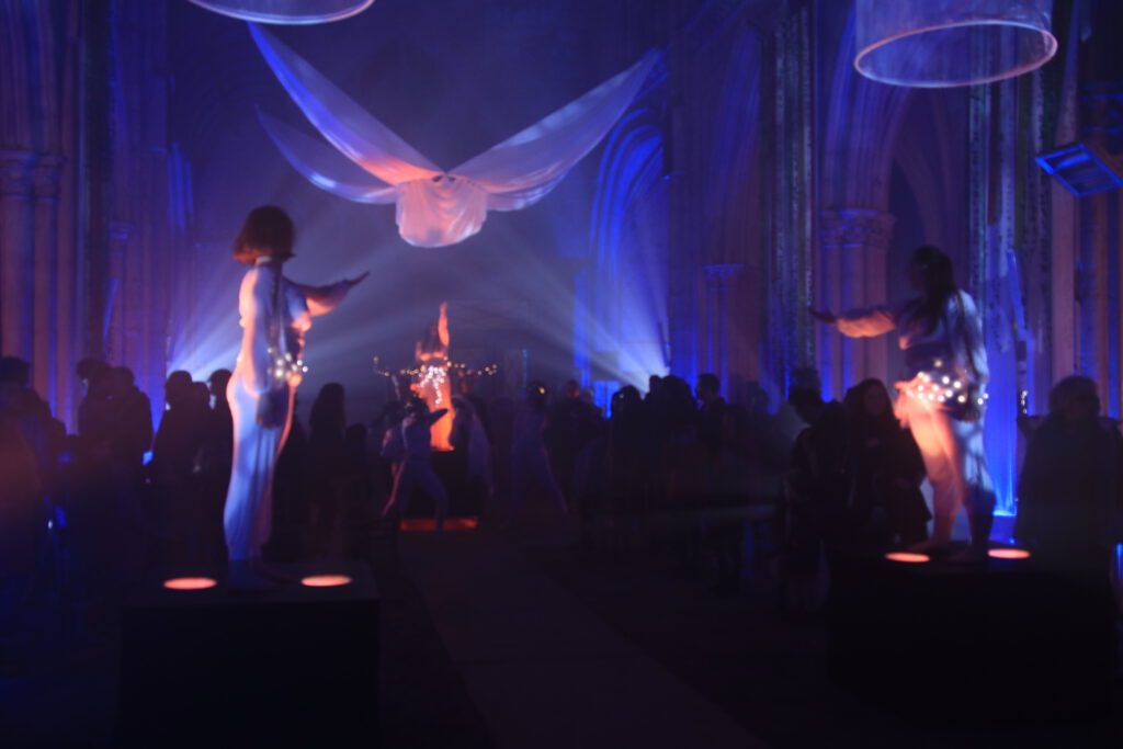 ELEMENTS - Son et lumière immersif dans une église produit et réalisé par l'association Scène Sur Loing