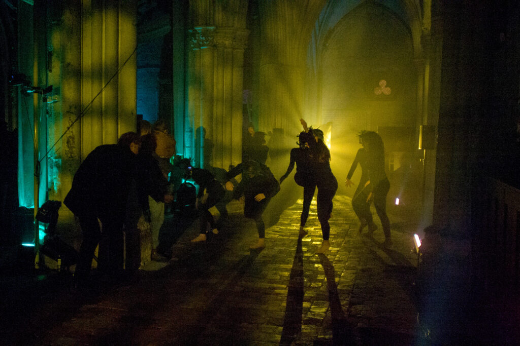 ELEMENTS - Son et lumière immersif dans une église produit et réalisé par l'association Scène Sur Loing