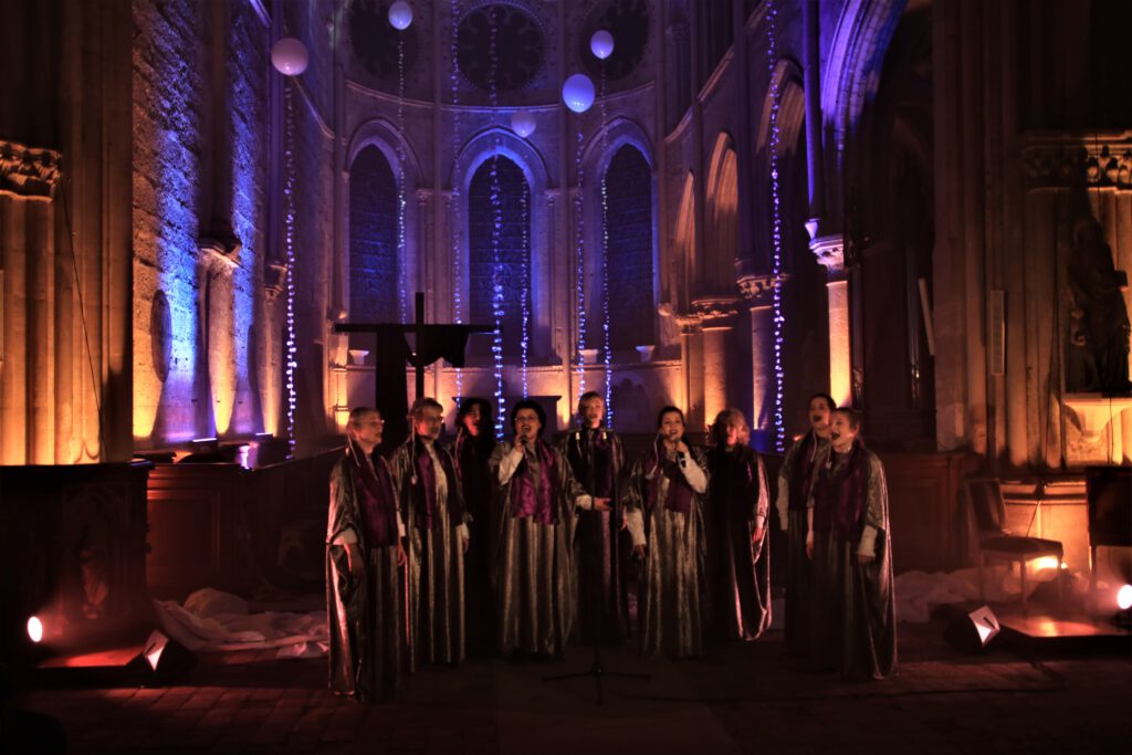 ELEMENTS - Son et lumière immersif dans une église produit et réalisé par l'association Scène Sur Loing