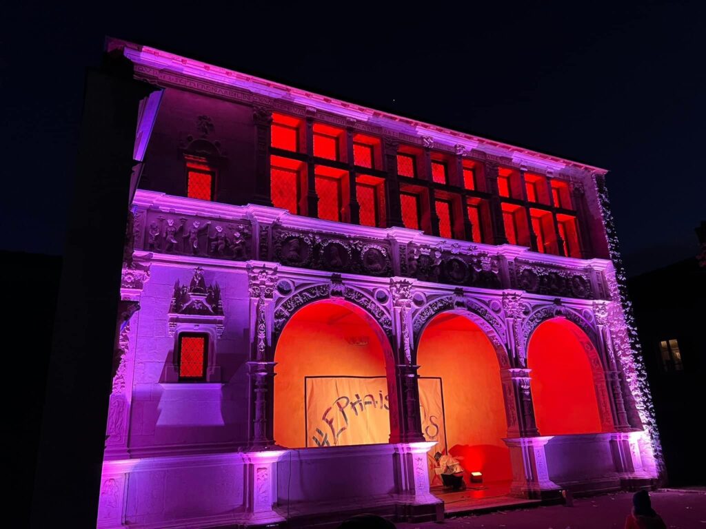 Photo de la Fête des lumières 2022, conception et réalisation des spectacles son et lumière par l'association scène sur loing